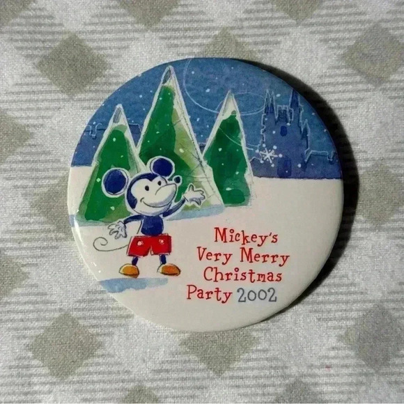 Walt Disney's Mickey's Very Merry Christmas Party 2002 Pin-Back Button - Picture 1 of 4